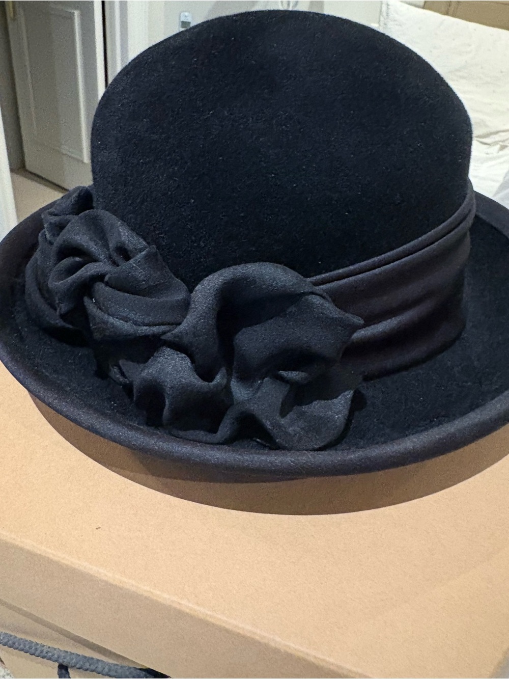 Lilliput Women’s Black Felt Hat with Floral Band Accent